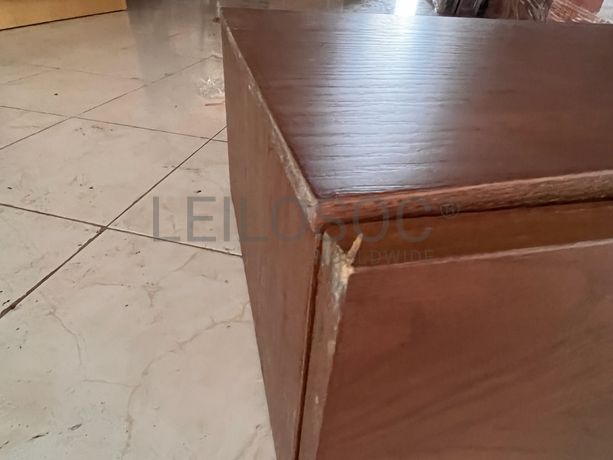 Móvel baixo em madeira