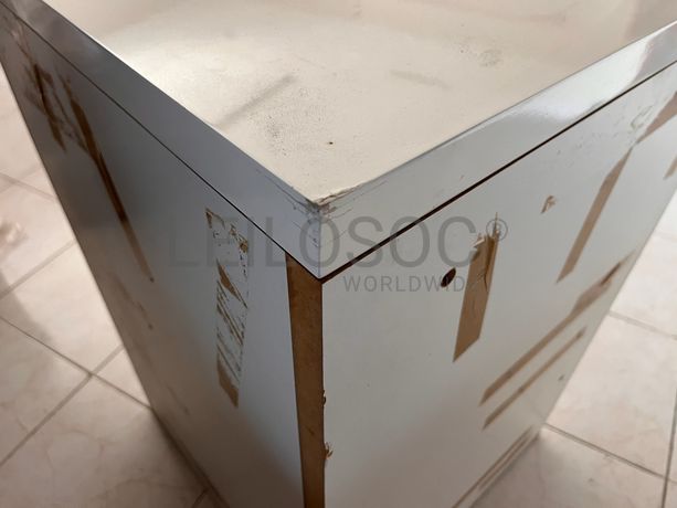 Móvel de canto branco em madeira