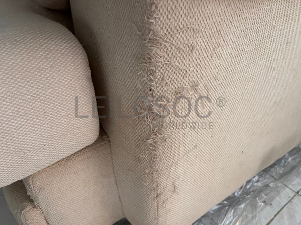 Sofá de dois lugares