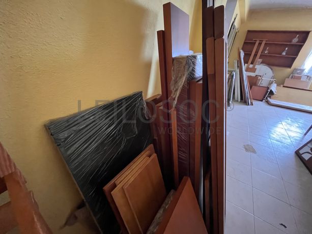 Peças de Mobiliário em madeira