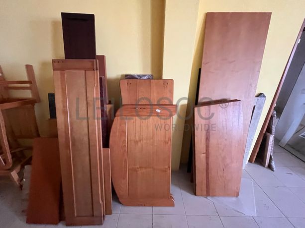 Peças de Mobiliário em madeira