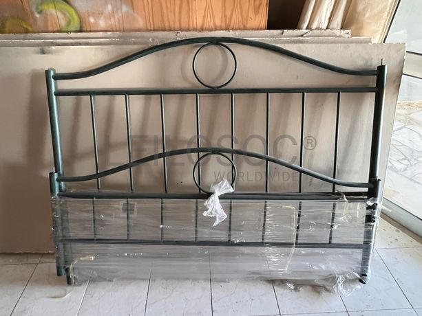 Cabeceira de cama em ferro