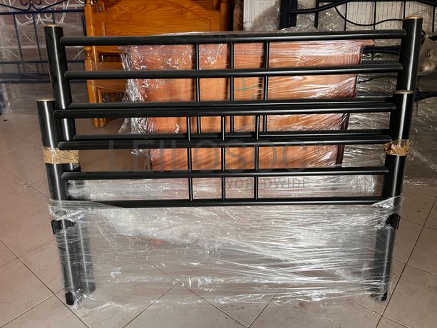 Cabeceira de cama em ferro