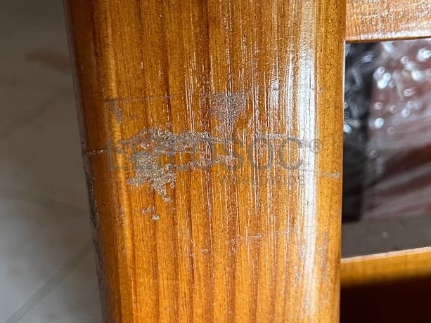 Cama com estrutura em madeira