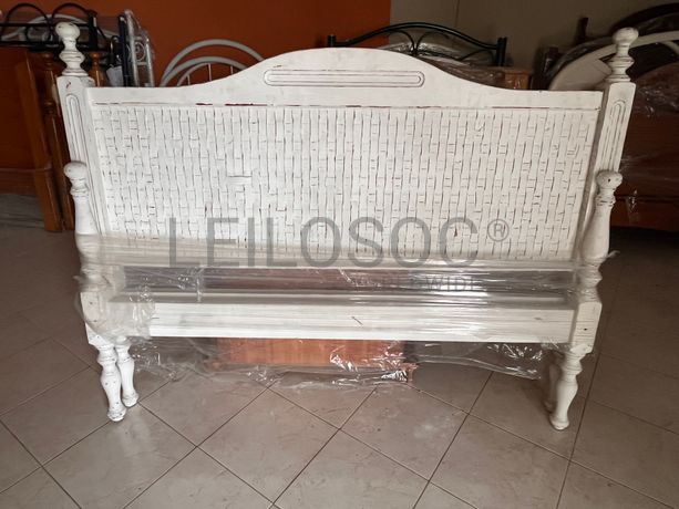 Cabeceira de cama em madeira