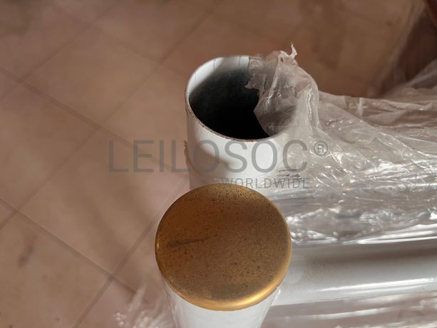 Cama com estrutura em ferro