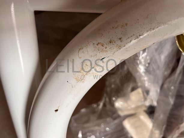 Cama com estrutura em ferro