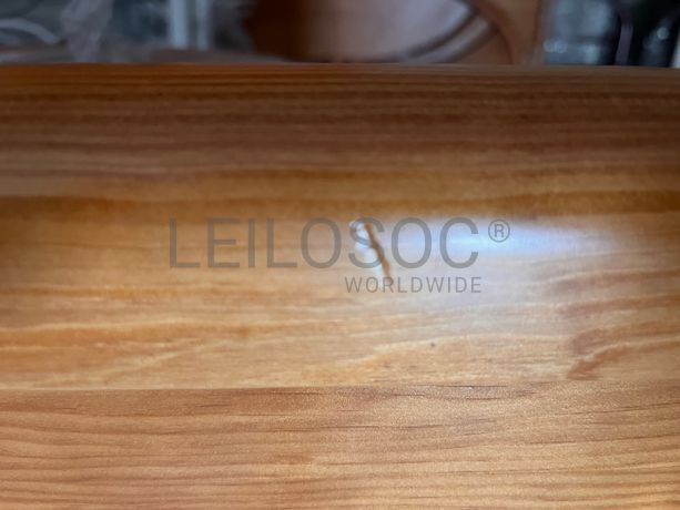 Cama com estrutura em madeira