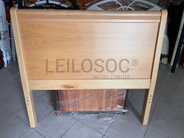 Cabeceira de cama de madeira