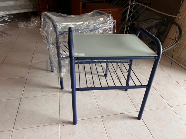 Móveis em ferro azul