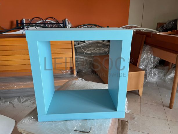 Cubo azul em madeira