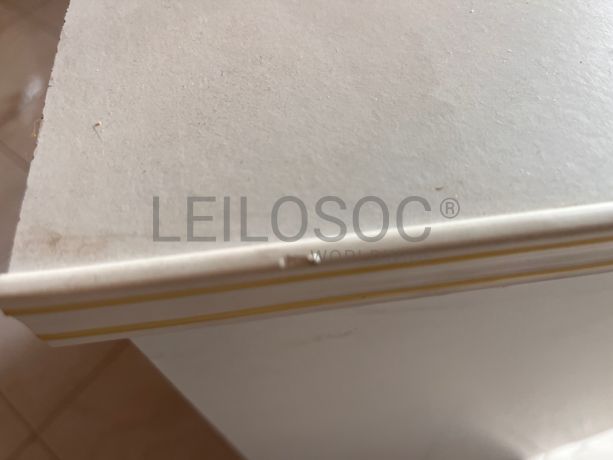 Mesinha de cabeceira em madeira