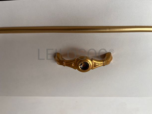 Mesinha de cabeceira em madeira