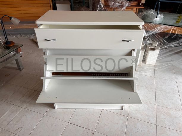 Sapateira de madeira