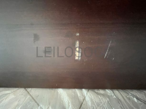 Base de cama em madeira