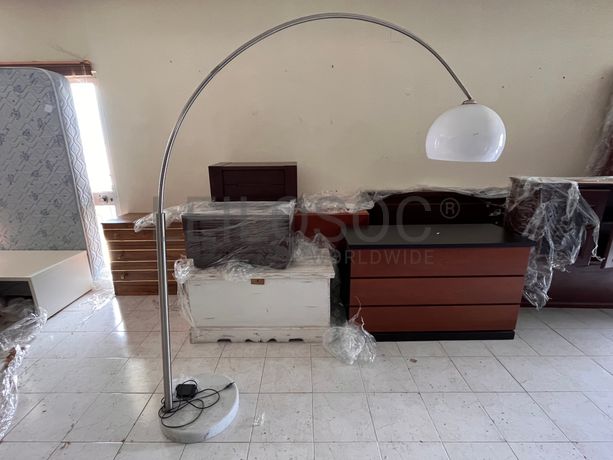 Candeeiro grande em ferro e mármore