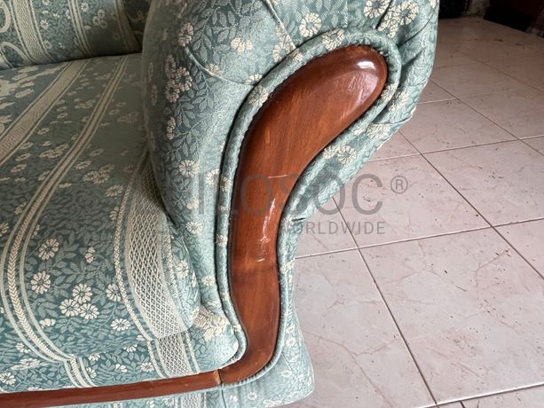 Sofá de três lugares