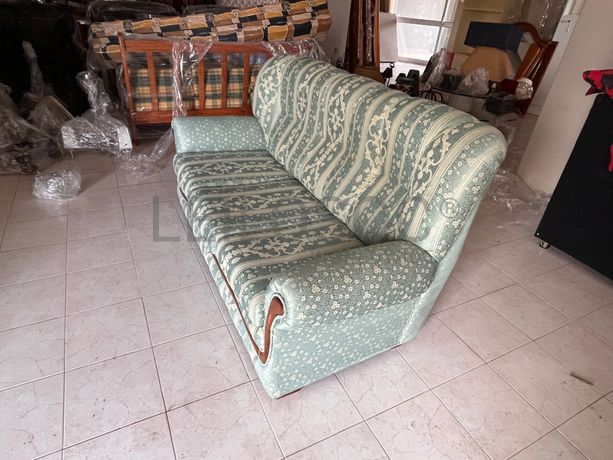 Sofá de três lugares