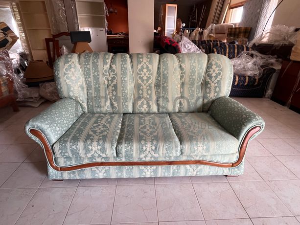 Sofá de três lugares