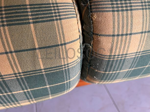 Sofá de três lugares