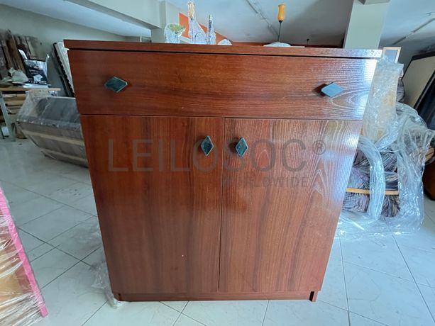 Móvel pequeno em madeira