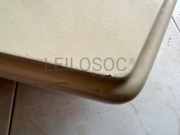 Estrutura de mesa em madeira