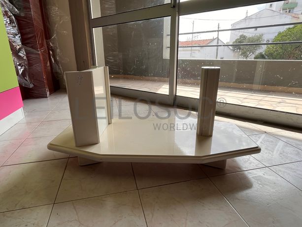 Estrutura de mesa em madeira