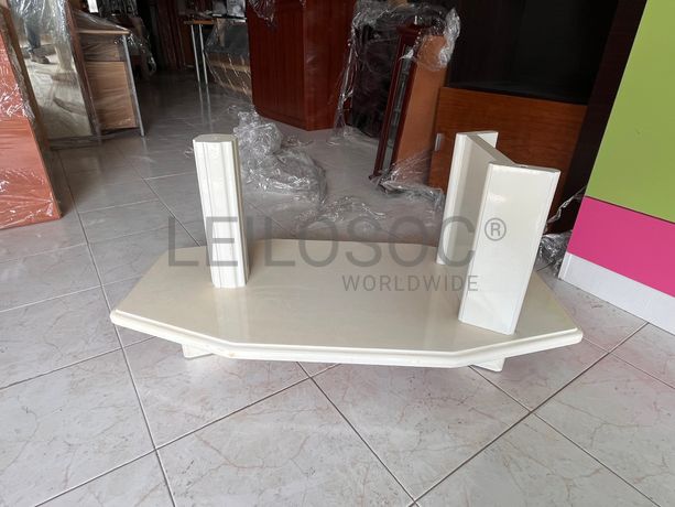 Estrutura de mesa em madeira