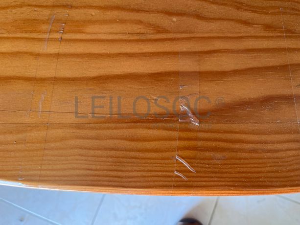 Mesinha de cabeceira em madeira