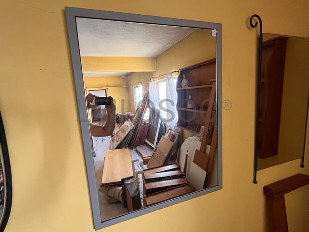 Espelho com moldura em ferro