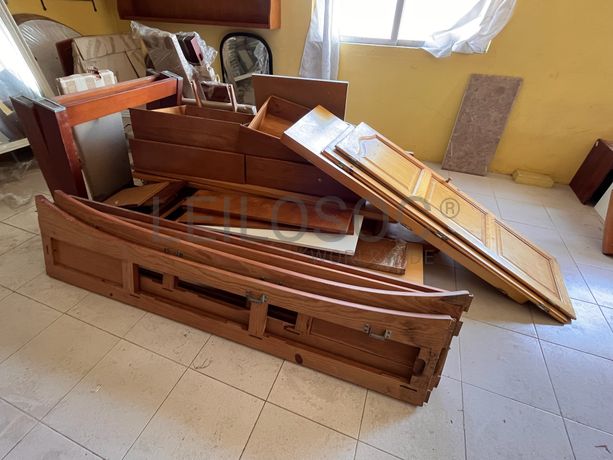 Diversas peças de mobiliário