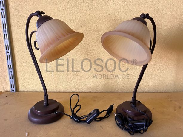 Candeeiros pequenos em madeira