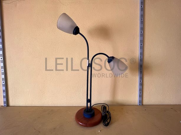 Candeeiro pequeno em madeira