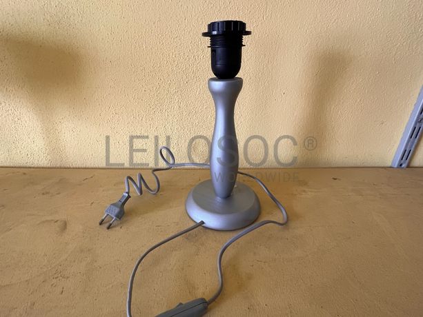 Base de candeeiro em metal