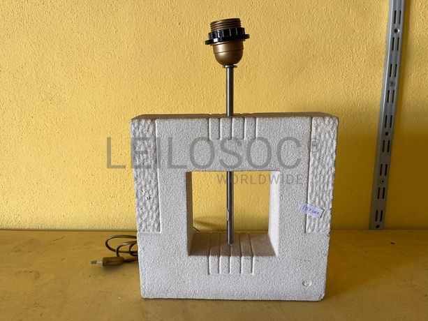 Base de candeeiro em pedra