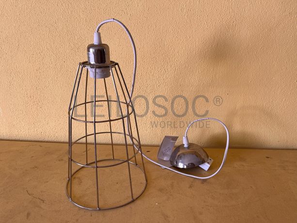 Candeeiro de teto em metal