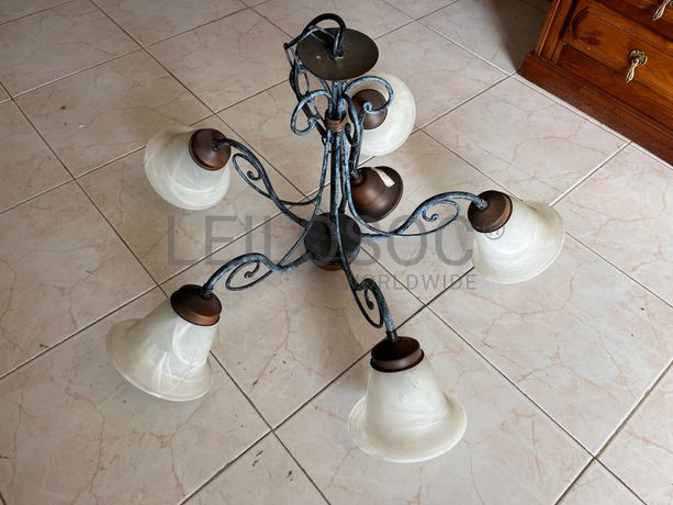 Candeeiro de teto metálico