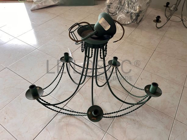 Candeeiro de teto metálico