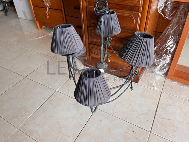 Candeeiro de teto metálico