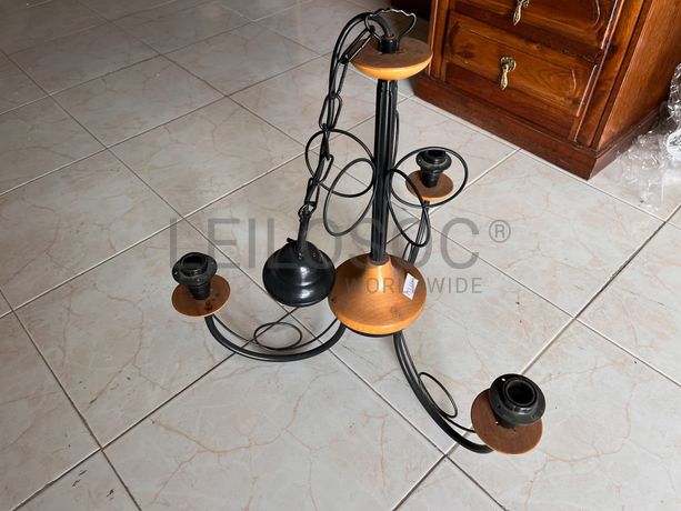 Candeeiro de teto metálico