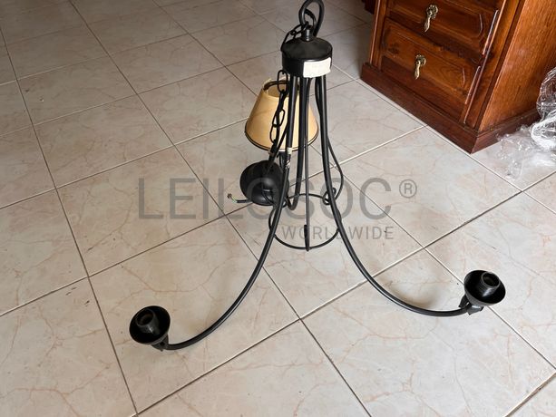 Candeeiro de teto metálico