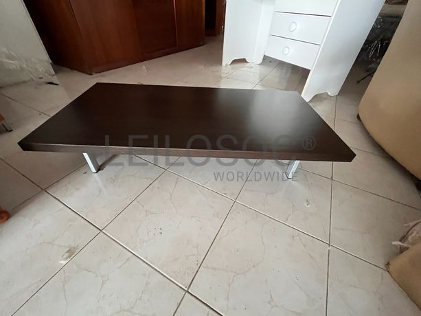 Mesa de centro em madeira e metal