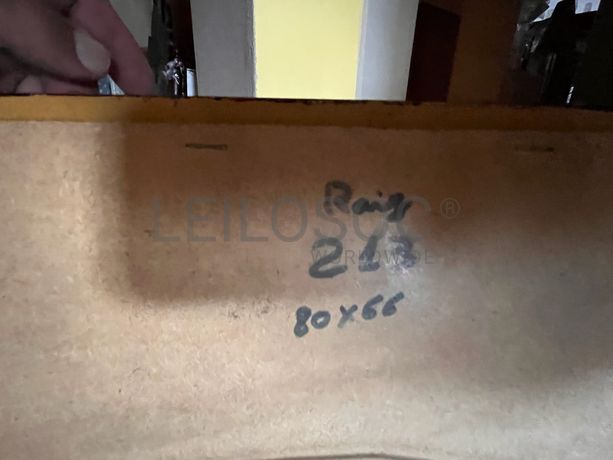 Espelho com moldura de madeira