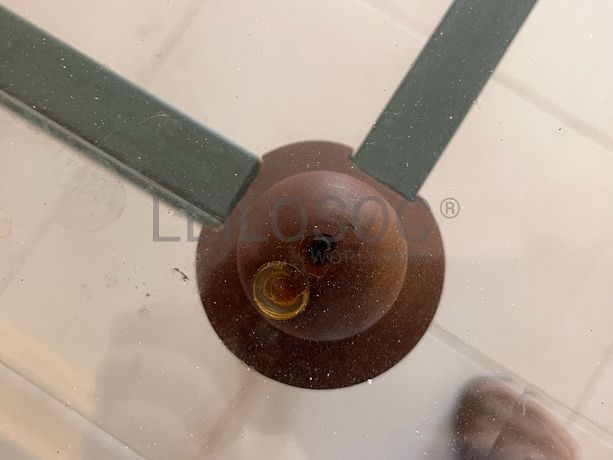 Mesa em madeira e ferro com tampo de vidro