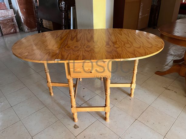 Mesa de madeira oval