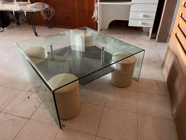 Mesa pequena de vidro