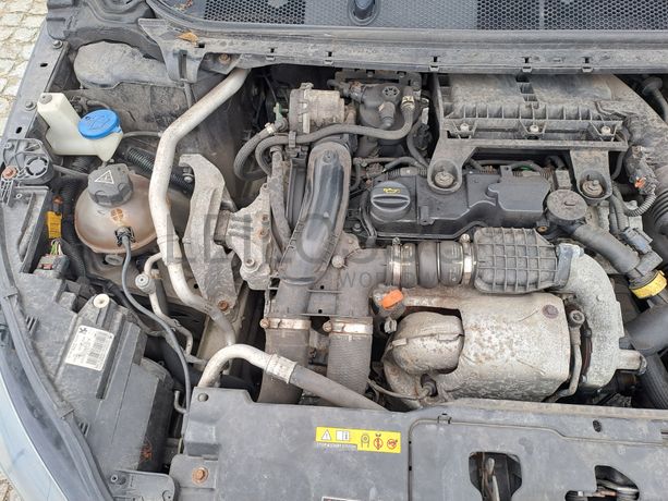 Peugeot 308 SW 1.6 BlueHDi · Ano 2014