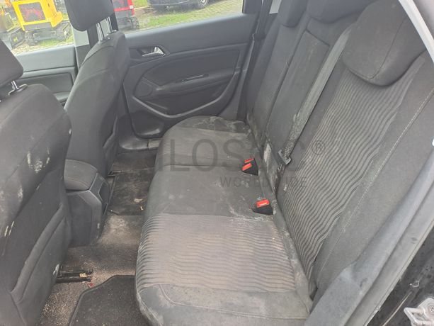 Peugeot 308 SW 1.6 BlueHDi · Ano 2014