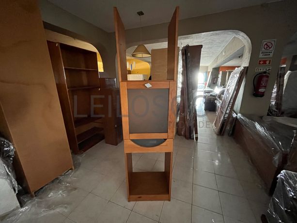 Lotes 141 a 175 · Mobiliário · Artigos de Decoração