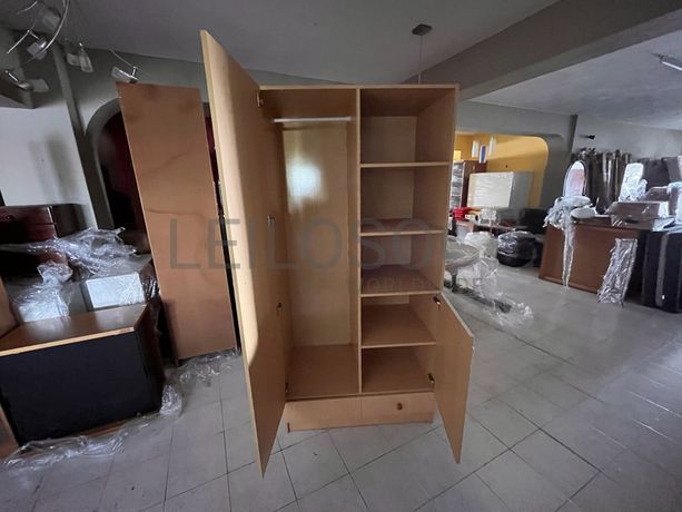 Lotes 141 a 175 · Mobiliário · Artigos de Decoração